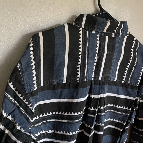 Arizona Jean Company Aztec Geometric Pattern Shirt - Picture 7 of 7